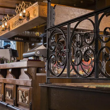 여관 메츠게르비르트 피 헬리 3*