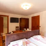 Metzgerwirt Vieh Heli Han/Misafirhane 3*